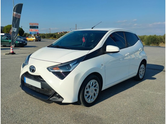 2021 Toyota AYGO x-play 2021 Toyota AYGO x-play