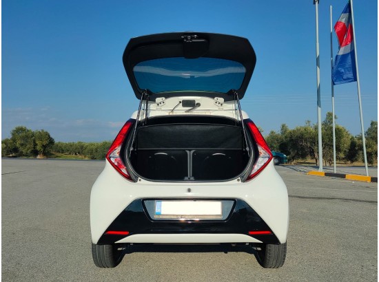 2021 Toyota AYGO x-play 2021 Toyota AYGO x-play