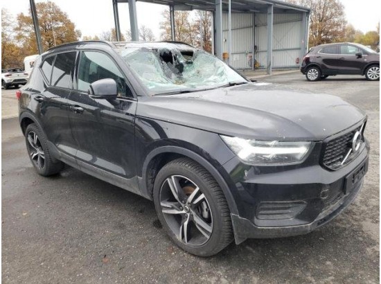 2022 Volvo XC40 R Design 2WD 2022 Volvo XC40 R Design 2WD