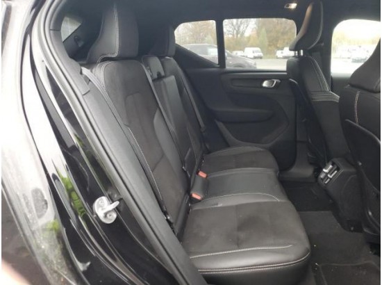 2022 Volvo XC40 R Design 2WD 2022 Volvo XC40 R Design 2WD