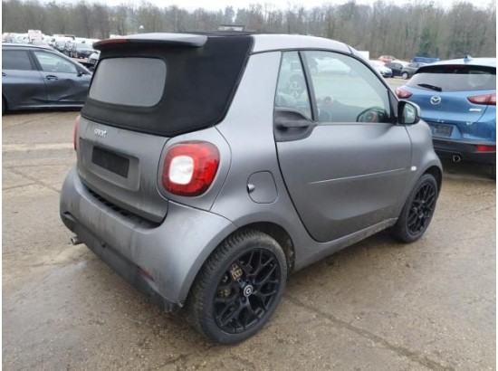 2018 Smart fortwo cabrio Basis 66 kW 2018 Smart fortwo cabrio Basis 66 kW