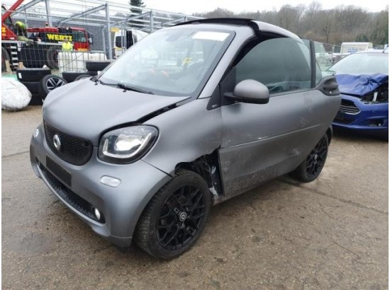 2018 Smart fortwo cabrio Basis 66 kW 2018 Smart fortwo cabrio Basis 66 kW