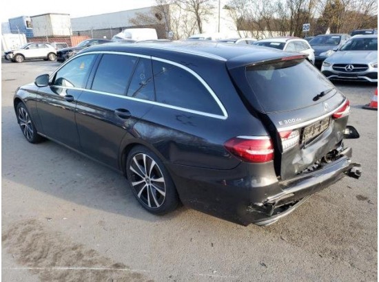 2022 Mercedes-Benz E -Klasse T-Modell E 300 de 2022 Mercedes-Benz E -Klasse T-Modell E 300 de