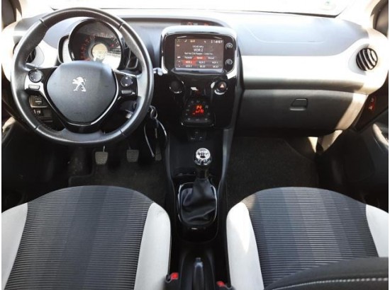2016 Peugeot 108 TOP Allure 2016 Peugeot 108 TOP Allure