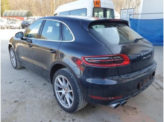 2015 Porsche Macan Turbo 2015 Porsche Macan Turbo