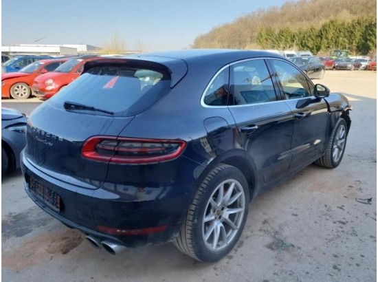 2015 Porsche Macan Turbo 2015 Porsche Macan Turbo