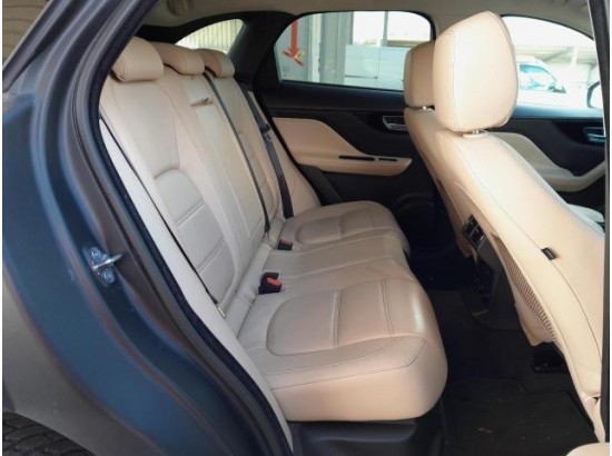 2017 Jaguar F-PACE Prestige AWD 2017 Jaguar F-PACE Prestige AWD