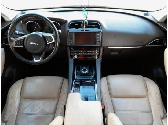 2017 Jaguar F-PACE Prestige AWD 2017 Jaguar F-PACE Prestige AWD