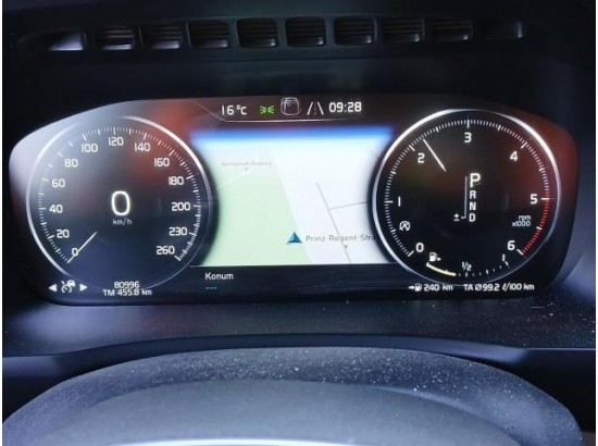 2018 Volvo XC90 Momentum AWD 2018 Volvo XC90 Momentum AWD