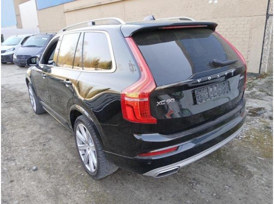 2018 Volvo XC90 Momentum AWD 2018 Volvo XC90 Momentum AWD