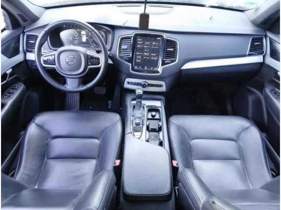 2018 Volvo XC90 Momentum AWD 2018 Volvo XC90 Momentum AWD