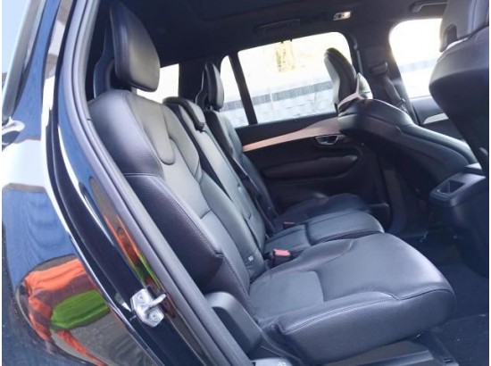 2018 Volvo XC90 Momentum AWD 2018 Volvo XC90 Momentum AWD