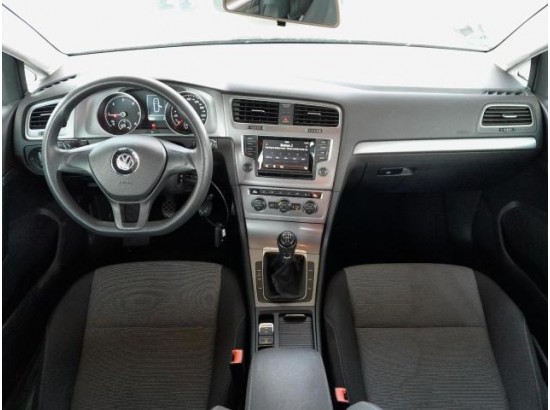 2015 Volkswagen Golf VII Variant Trendline BMT 2015 Volkswagen Golf VII Variant Trendline BMT