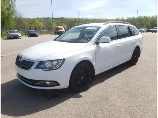 2015 Skoda Superb Combi Exclusive 4X4 2015 Skoda Superb Combi Exclusive 4X4