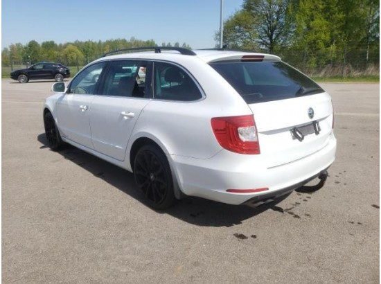 2015 Skoda Superb Combi Exclusive 4X4 2015 Skoda Superb Combi Exclusive 4X4