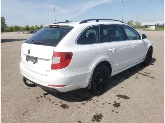 2015 Skoda Superb Combi Exclusive 4X4 2015 Skoda Superb Combi Exclusive 4X4