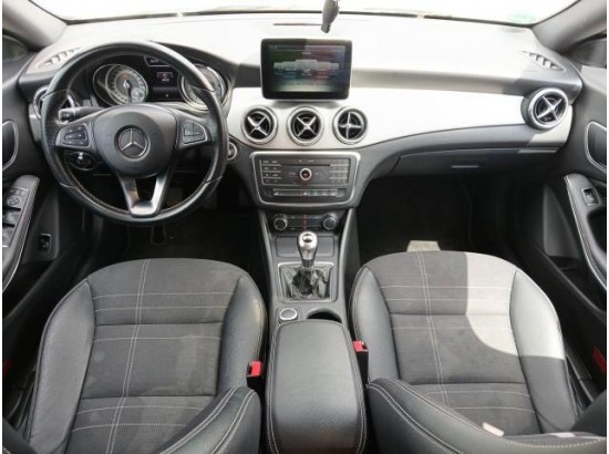 2015 Mercedes-Benz CLA -Klasse CLA 180 2015 Mercedes-Benz CLA -Klasse CLA 180