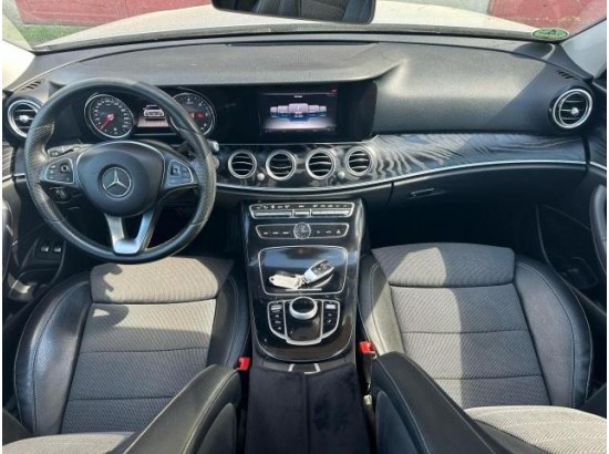 2017 Mercedes-Benz E -Klasse T-Modell E 220 d 4Matic 2017 Mercedes-Benz E -Klasse T-Modell E 220 d 4Matic