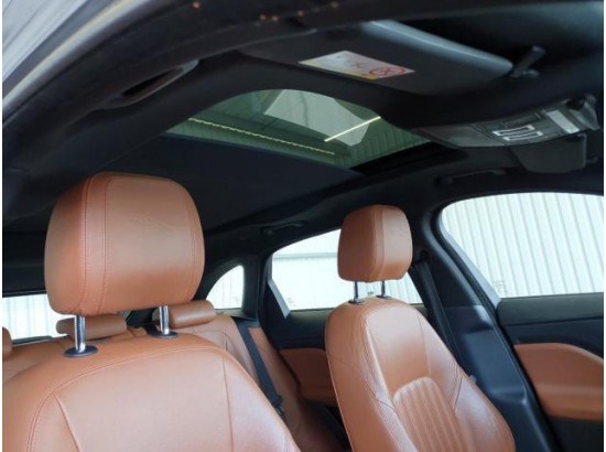 2016 Jaguar F-PACE Portfolio AWD 2016 Jaguar F-PACE Portfolio AWD