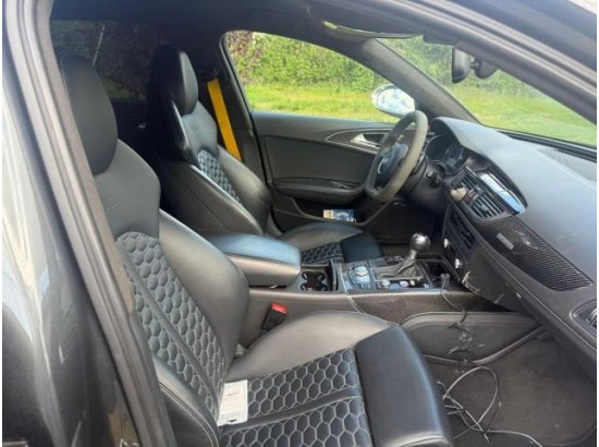 2015 Audi RS 6 Avant 4.0 TFSI quattro 2015 Audi RS 6 Avant 4.0 TFSI quattro