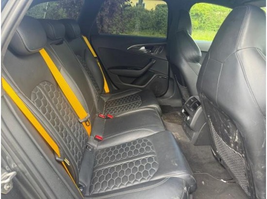 2015 Audi RS 6 Avant 4.0 TFSI quattro 2015 Audi RS 6 Avant 4.0 TFSI quattro