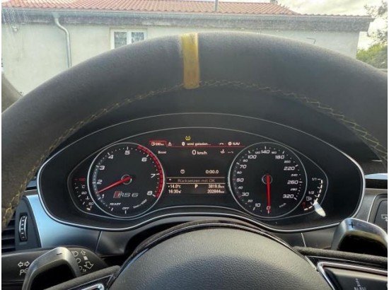2015 Audi RS 6 Avant 4.0 TFSI quattro 2015 Audi RS 6 Avant 4.0 TFSI quattro