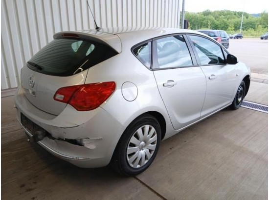 2015 Opel Astra J Lim. 5-trg. Selection 2015 Opel Astra J Lim. 5-trg. Selection