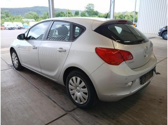 2015 Opel Astra J Lim. 5-trg. Selection 2015 Opel Astra J Lim. 5-trg. Selection