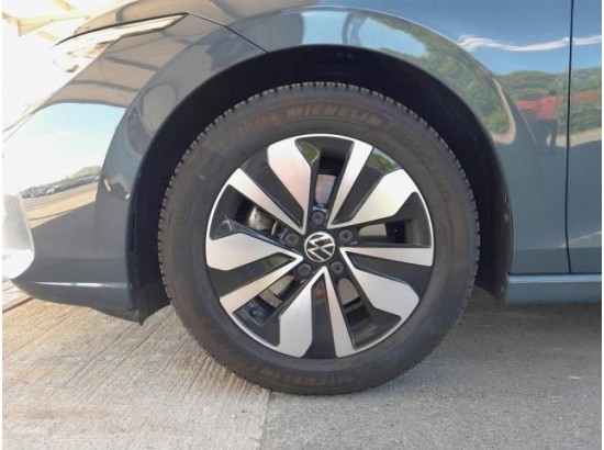 2025 Volkswagen Golf VIII Lim. 1.5 eTSI 110 kW Goal 2025 Volkswagen Golf VIII Lim. 1.5 eTSI 110 kW Goal