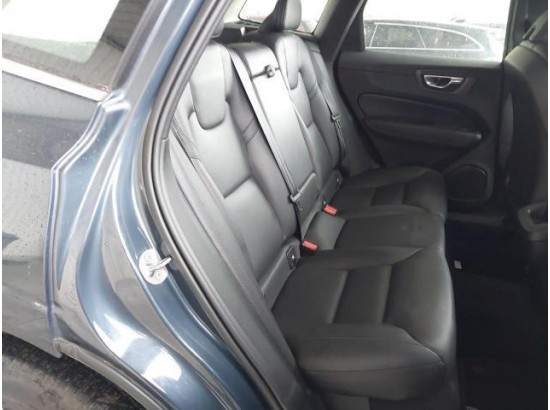 2022 Volvo XC60 Momentum Pro AWD 2022 Volvo XC60 Momentum Pro AWD