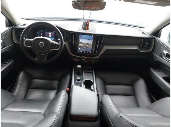2022 Volvo XC60 Momentum Pro AWD 2022 Volvo XC60 Momentum Pro AWD