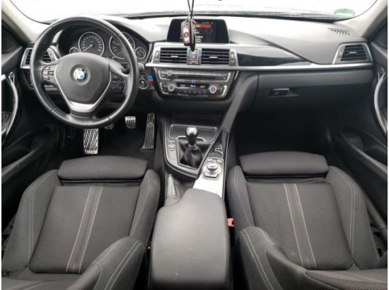 2015 BMW 3er Touring 318d Sport Line