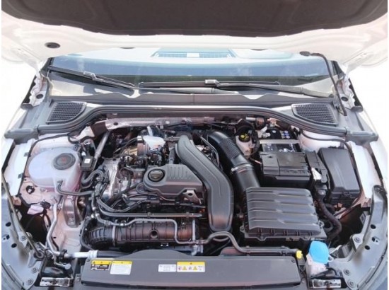 2025 Volkswagen Golf VIII Lim. 1.5 TSI 110 kW Life 2025 Volkswagen Golf VIII Lim. 1.5 TSI 110 kW Life