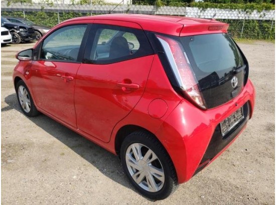 2016 Toyota AYGO x-play touch