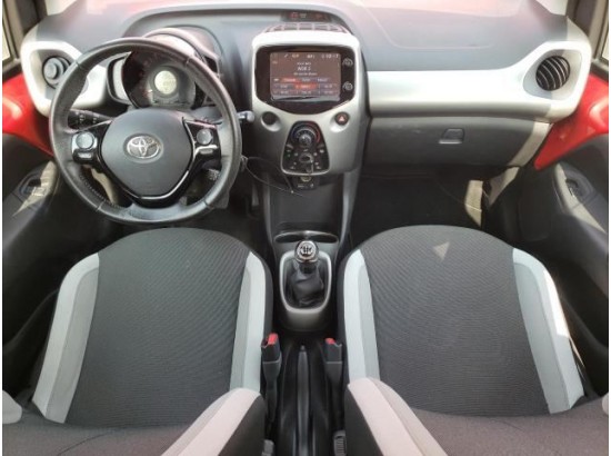 2016 Toyota AYGO x-play touch