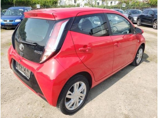 2016 Toyota AYGO x-play touch