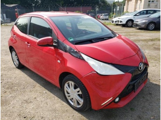 2016 Toyota AYGO x-play touch