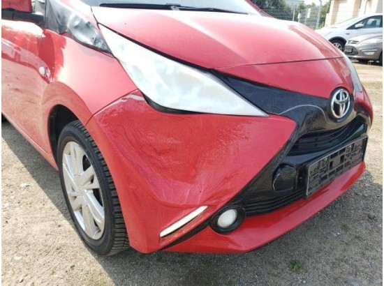 2016 Toyota AYGO x-play touch