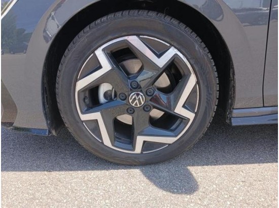 2025 Volkswagen Golf VIII Lim. 1.5 TSI 110 kW R-Line 2025 Volkswagen Golf VIII Lim. 1.5 TSI 110 kW R-Line