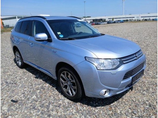 2015 Mitsubishi Outlander PHEV Top 4WD 2015 Mitsubishi Outlander PHEV Top 4WD