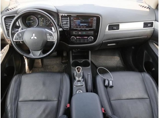 2015 Mitsubishi Outlander PHEV Top 4WD 2015 Mitsubishi Outlander PHEV Top 4WD