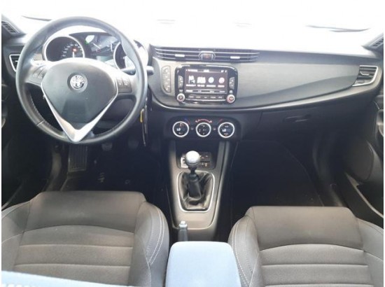 2017 Alfa Romeo Giulietta Super 2017 Alfa Romeo Giulietta Super