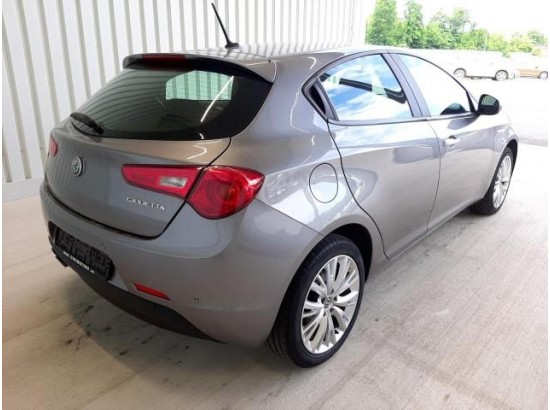 2017 Alfa Romeo Giulietta Super 2017 Alfa Romeo Giulietta Super