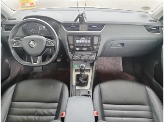 2015 Skoda Octavia Combi Elegance 2015 Skoda Octavia Combi Elegance