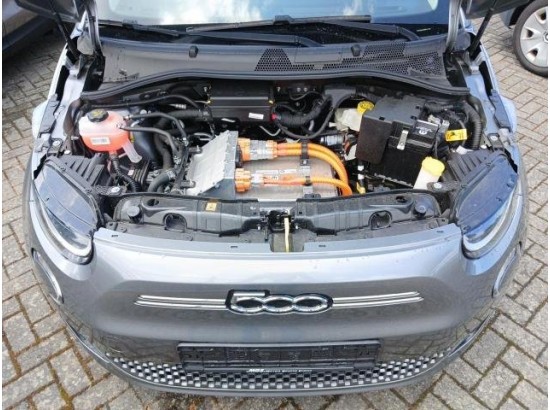 2022 FIAT 500 E Action 2022 FIAT 500 E Action