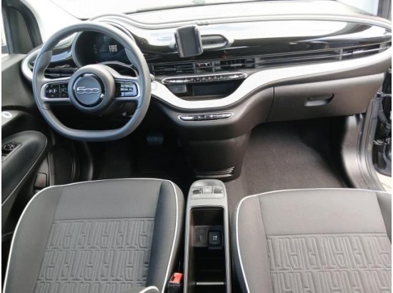 2022 FIAT 500 E Action 2022 FIAT 500 E Action