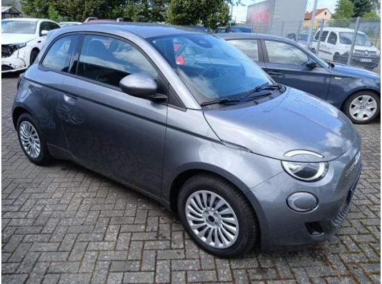2022 FIAT 500 E Action 2022 FIAT 500 E Action