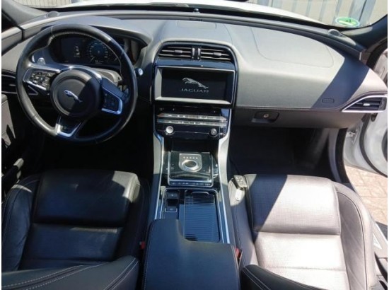2018 Jaguar XE Ingenium Edition 2018 Jaguar XE Ingenium Edition