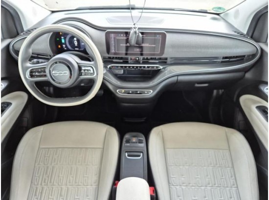 2023 FIAT 500 E La Prima