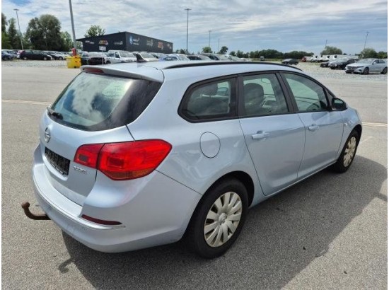 2015 Opel Astra J Sports Tourer Edition